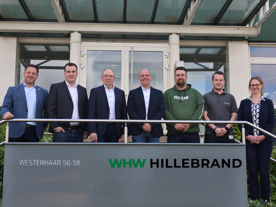 Gruppenbild von Vertretern von SARPI VEOLIA in Deutschland und Vertretern von WHW Hillebrand
